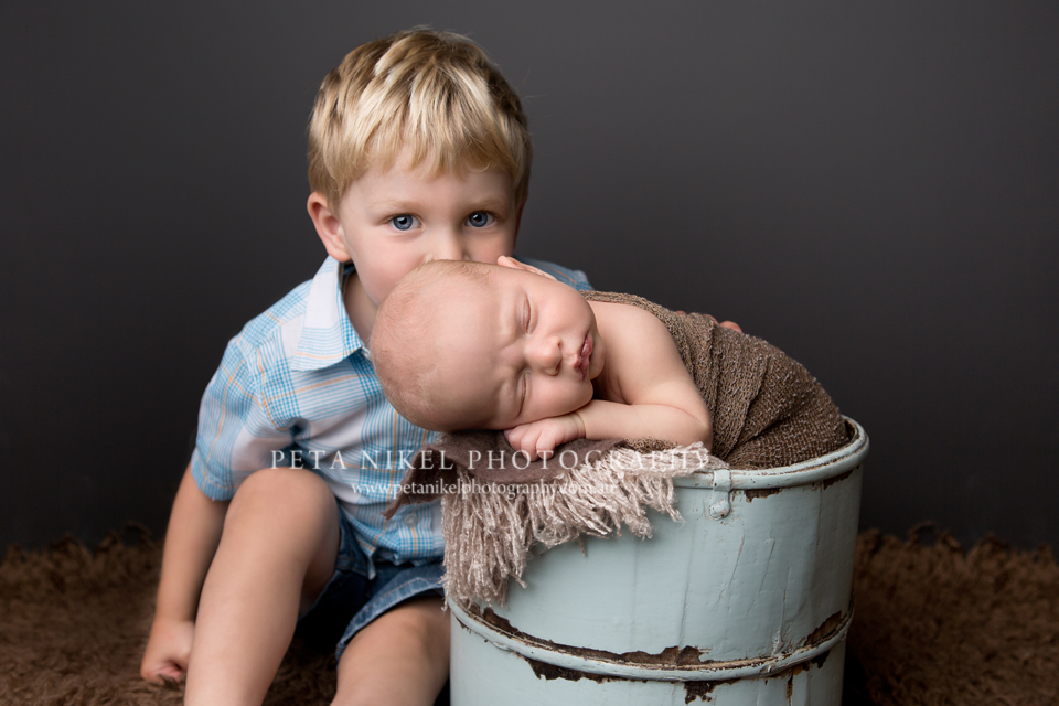 hobart baby and sibling photography